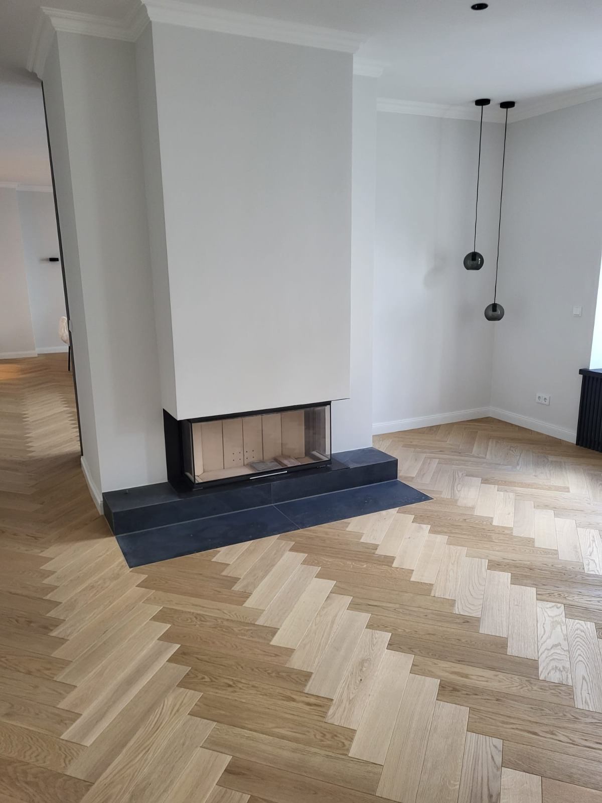 Eiche Fischgrät Rohoptik mit Kamin Schwabing